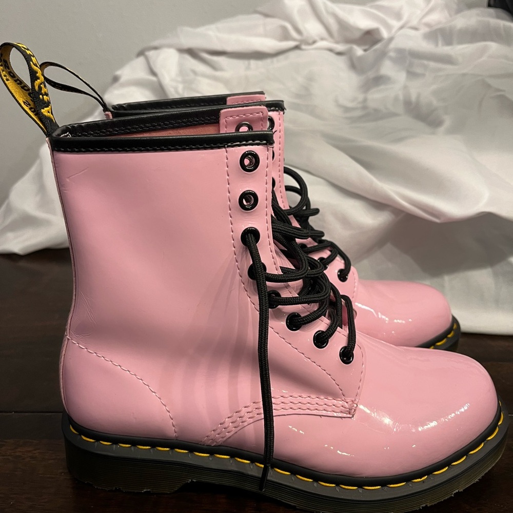 Dr. Martens 1460 Patent leather Pale Pink Combat Boots Barbiecore size 8 women’s - Picture 13 of 14